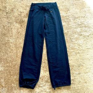 Lululemon Lulu Pant II - Navy size 4. EUC